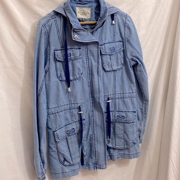 Ashley Vintage Charm Lightweight Hooded Denim Utility Jacket - Picture 3 of 6